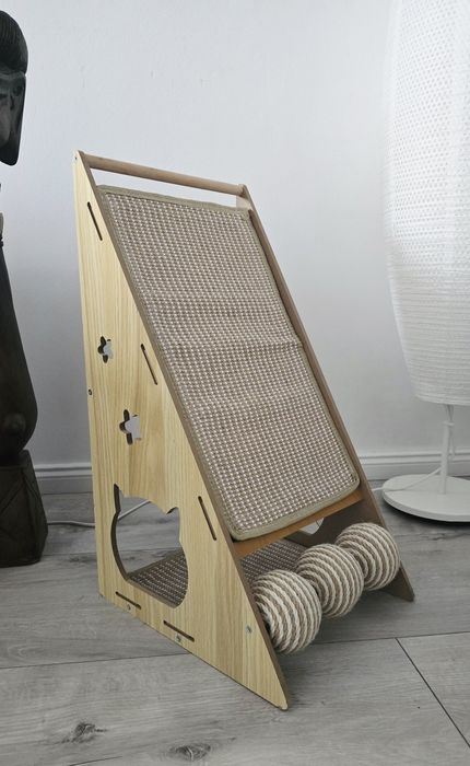 SCĂRPĂTOR pentru PISICI din Lemn Natural - Design