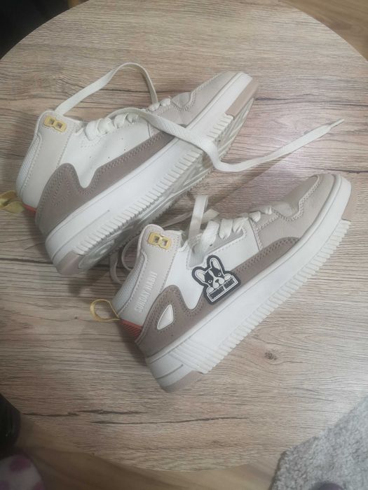 Маратонки, почти нови