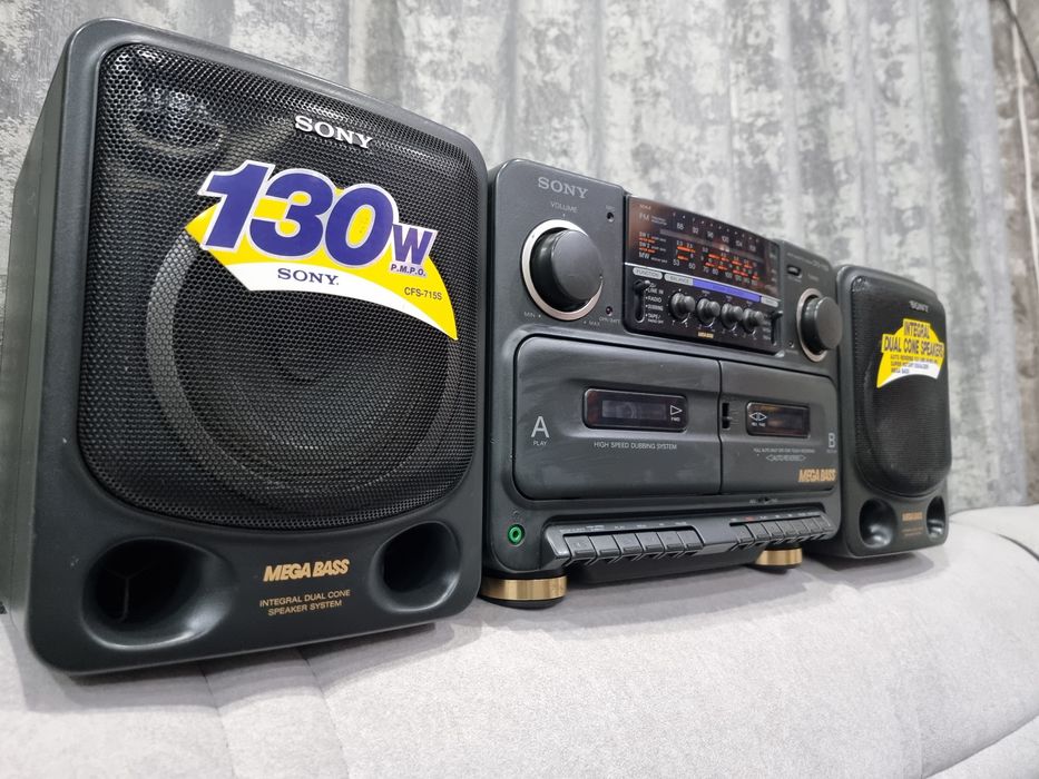 Магнитофон SONY CFS-715F