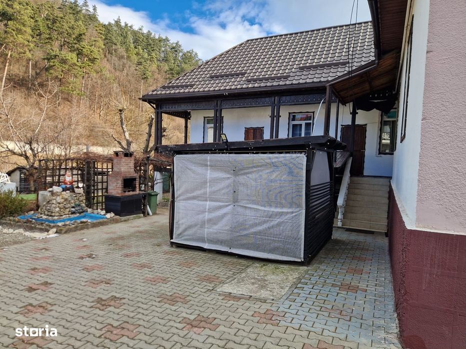 Casa in Bran - central, pretabila locuință, clinică, birouri (Moieciu)