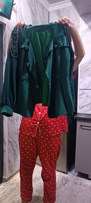 Прадайотся скромные вечерные платья. Новые
