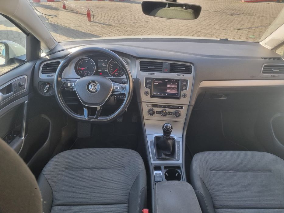 Volkswagen Golf 1.6 TDI BlueMottion

GOLF 7
1.6 TDI BLUEMOTION 
AUTOMA