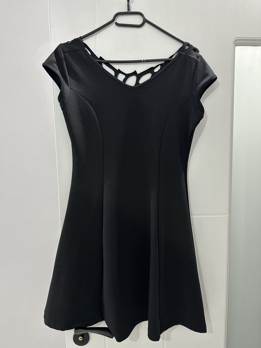 Черна рокля