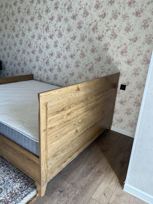 Продам Кровать б/у 160/200