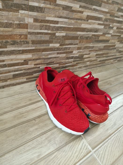 Under Armour HOVR Phantom 2 спортни обувки червени като нови, номер 43