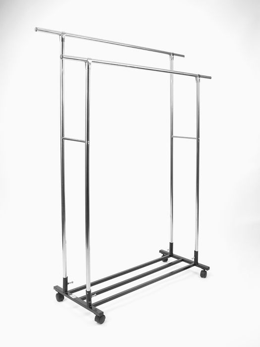 Металлическая вешалка