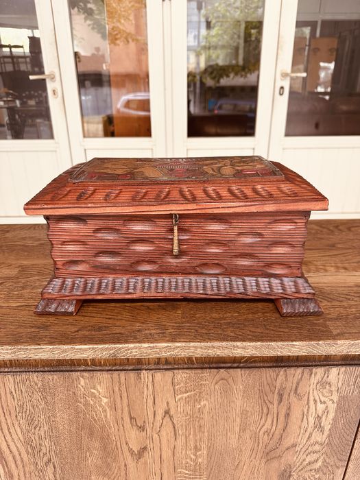 Винтидж дървена резбована кутия „Coimbra“ – Португалия (около 1960–70 г.)