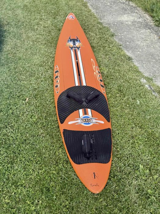 Уиндсърф екипировка- дъски, платна, финки, мачти, гикове