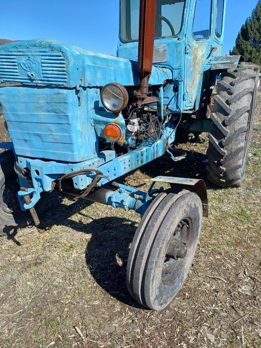 Продам трактор с плугом.