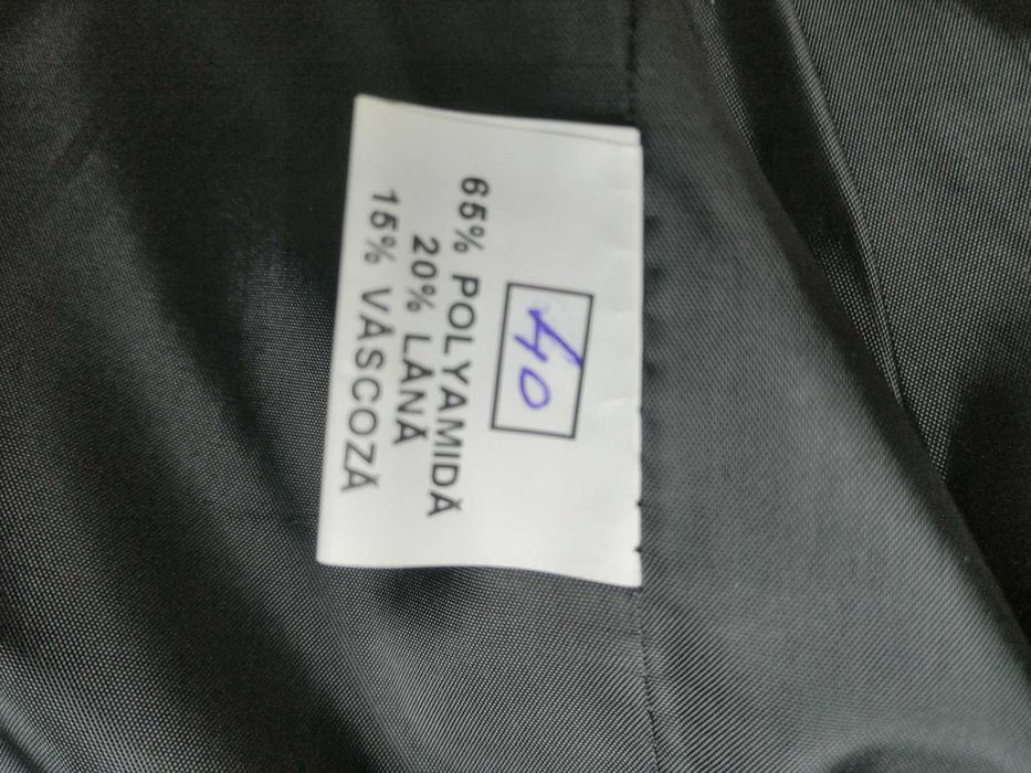 Vând costum negru baiat