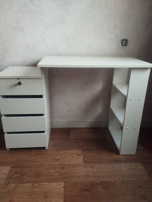 Пробаю письменный стол