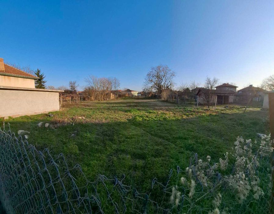 Парцел - гр. Левски 1500 кв. м