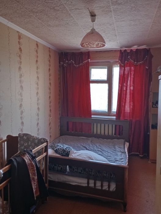 Продаётся 4 комнатная квартира.