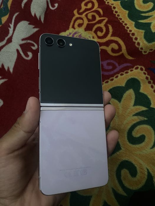 Продаю Самсунг Z Flip 5