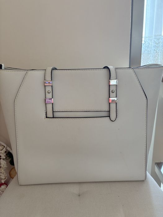 Дамска чанта Guess