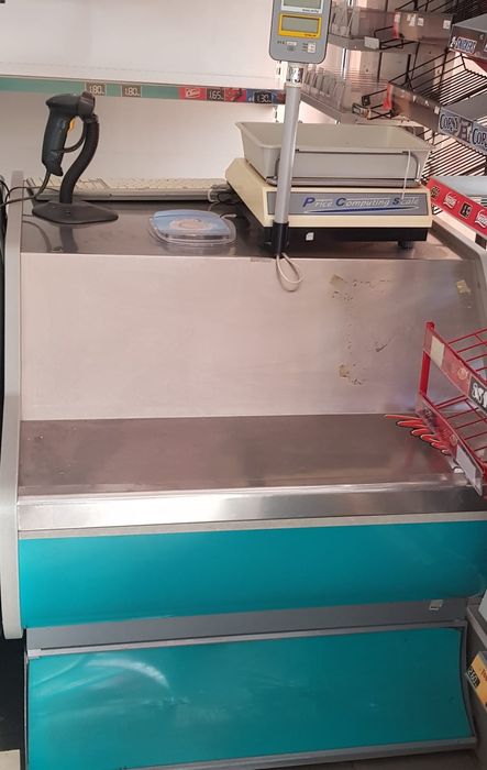 Продавам хладилно оборудване за магазин