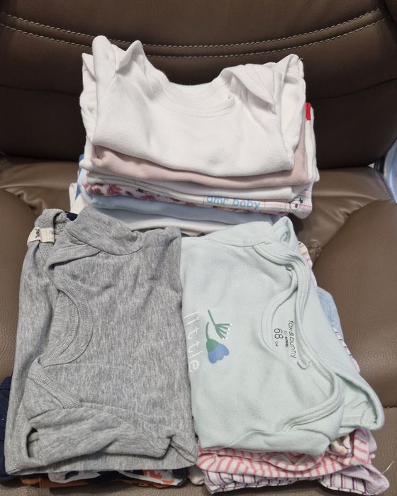 Продавам бебешки дрешки