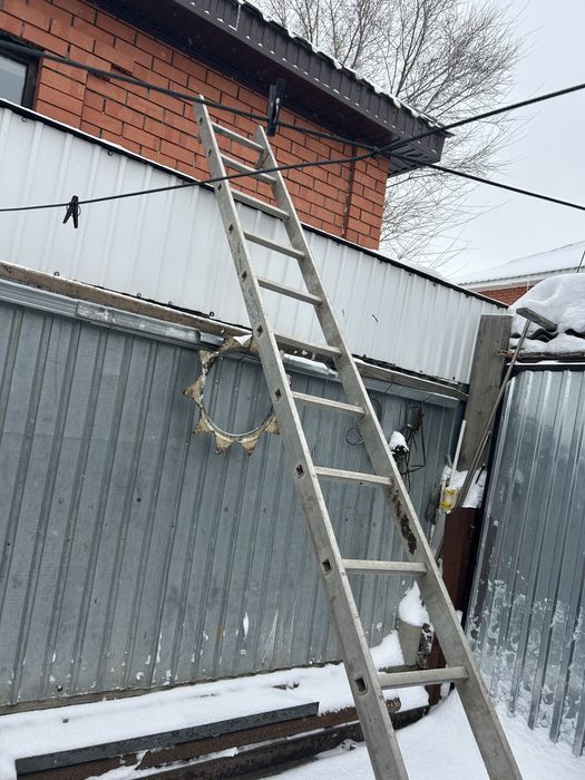 ! Продам хорошую лестницу !