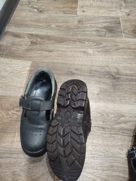 Продам сандали рабочие