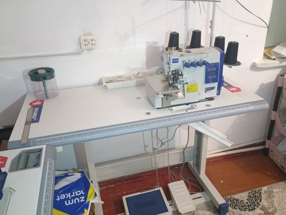 Оверлок 4 - ниточный и прямо строчка Shunfa S310