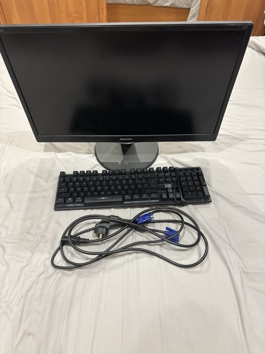 Монитор и клавиатура