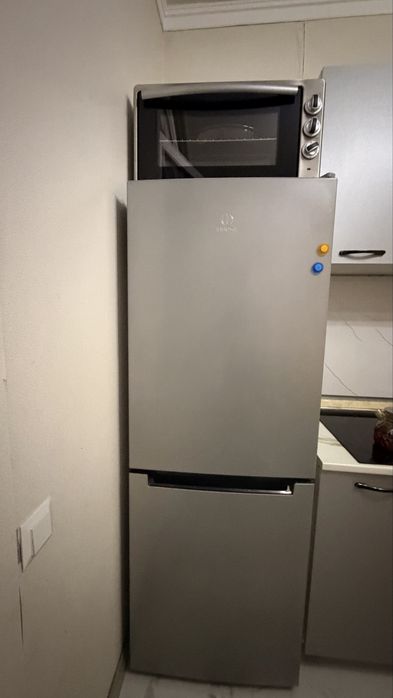 Холодильник Indesit