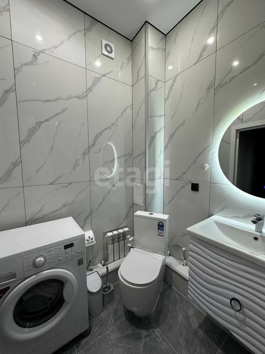 Продам 2 комн. кв. 20 мкр.