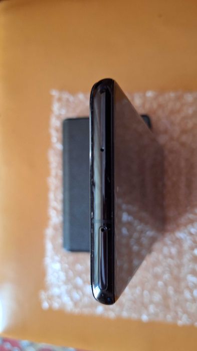 S20 plus 5G funcționează impecabil, are pe display 2 linii.