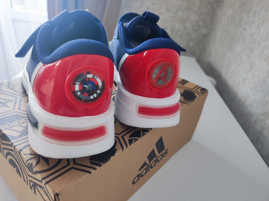 Кроссовки Adidas Captain America