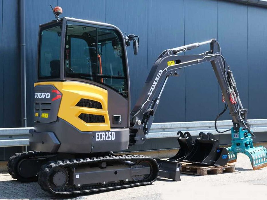 Гусеничные мини экскаватор Volvo ECR 25 D