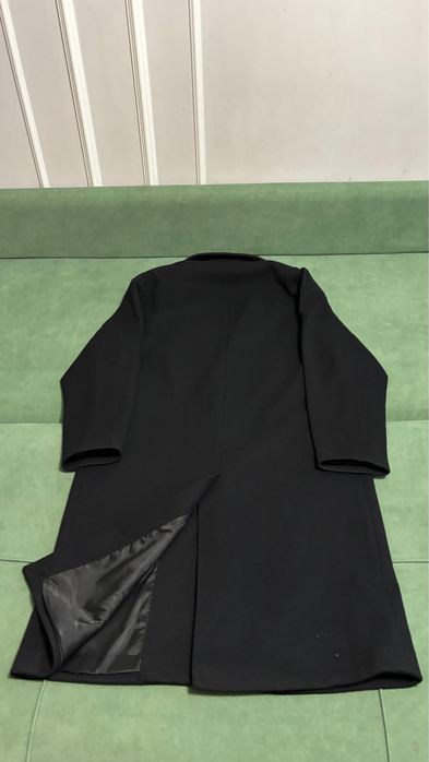 Пальто черное Zara