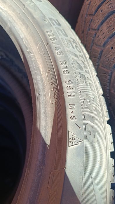 Шины зимние 225/45/18