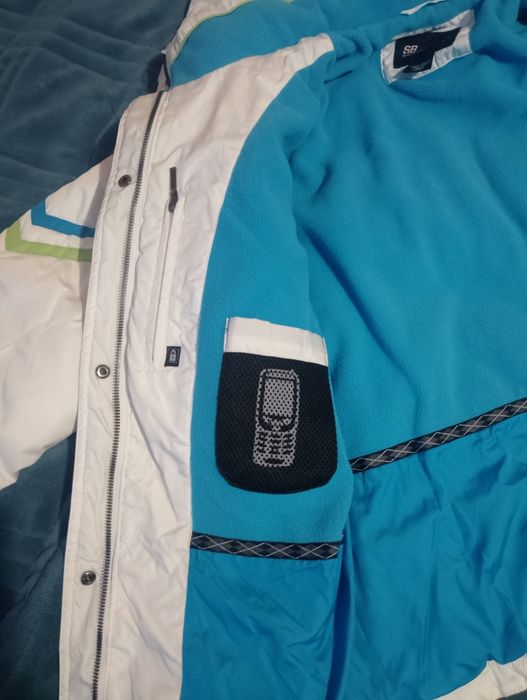 Продавам чисто ново дамско зимно яке