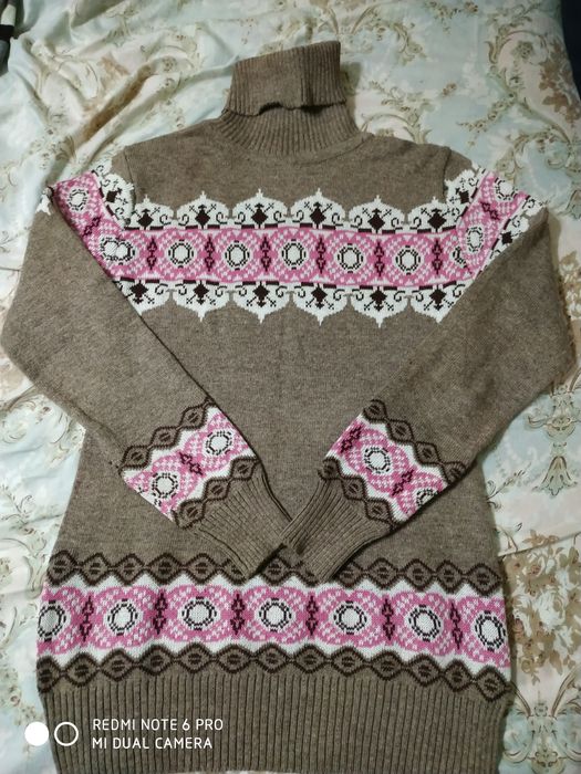 Теплые зимние кофты в отличном состоянии.