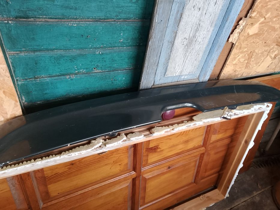 Продам спойлер на ваз лада тринашка четырка  2114