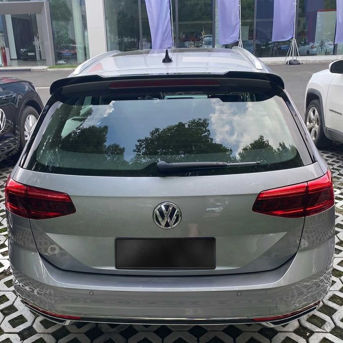 Eleron haion DRT WORKS pentru Volkswagen Passat B8 Variant / Break / Kombi negru lucios