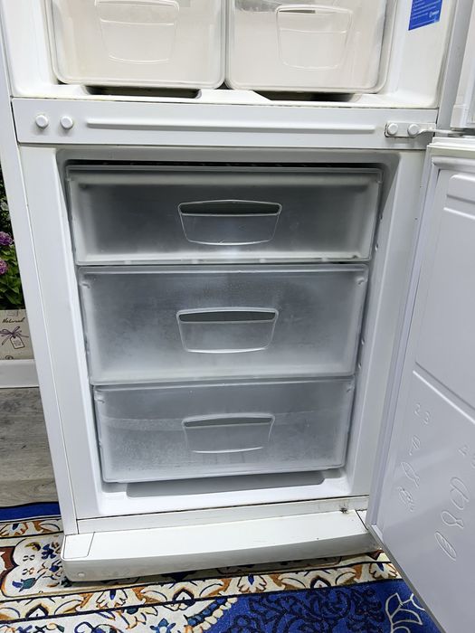 Продам Холодильник с Машинкой LG