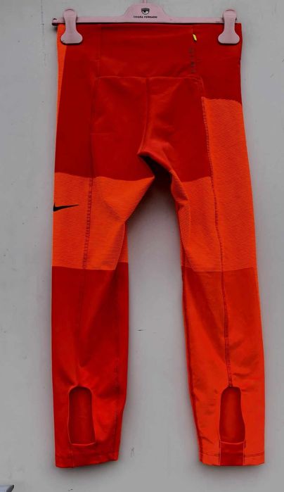 Nike жесток оригинален дамски клин М размер