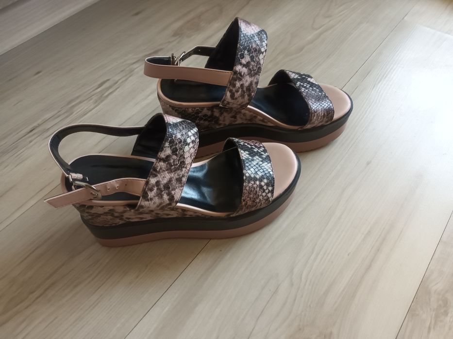 Дамски сандали на платформа