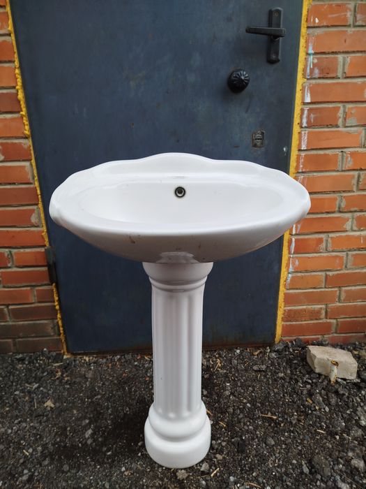 Продам раковину на ножке