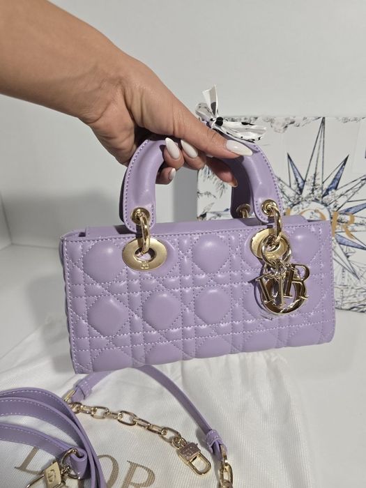 Налична чанта Dior D-Joy purple