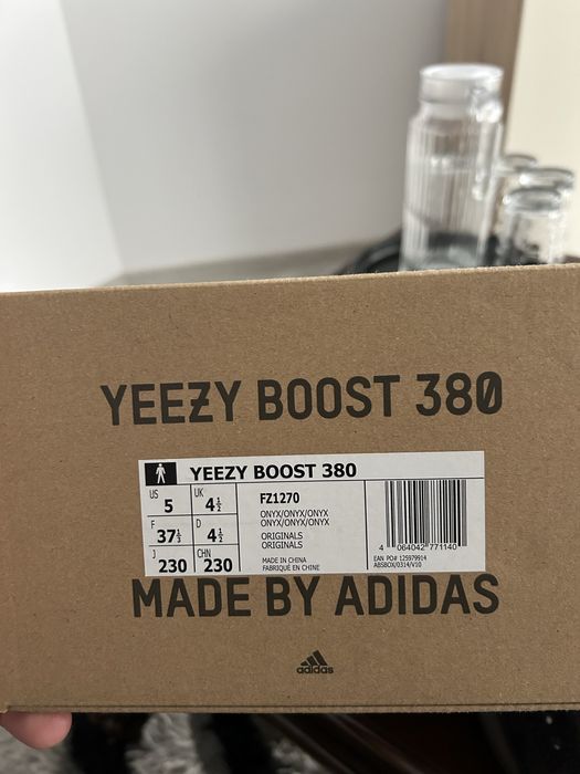 Yeezy 380 onyx 37 1/3