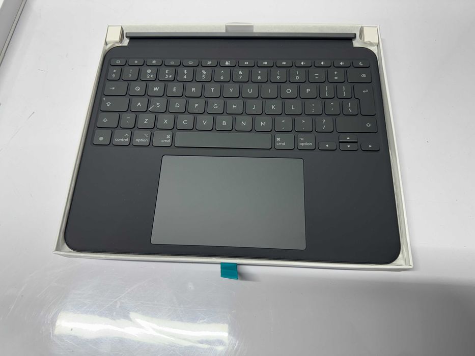Клавиатура - Logitech Combo Touch iPad Pro 13-inch (M4)