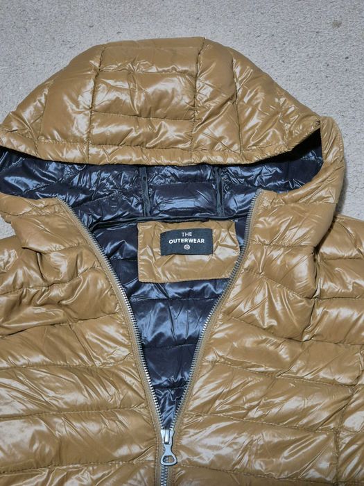 Geaca matlasata de la C&A, cu gluga, maro, adolescente, noua.