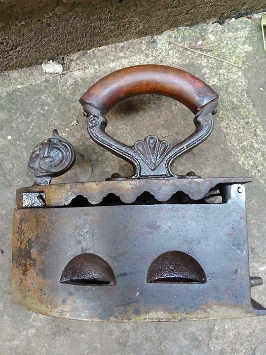 Стара ютия на жар