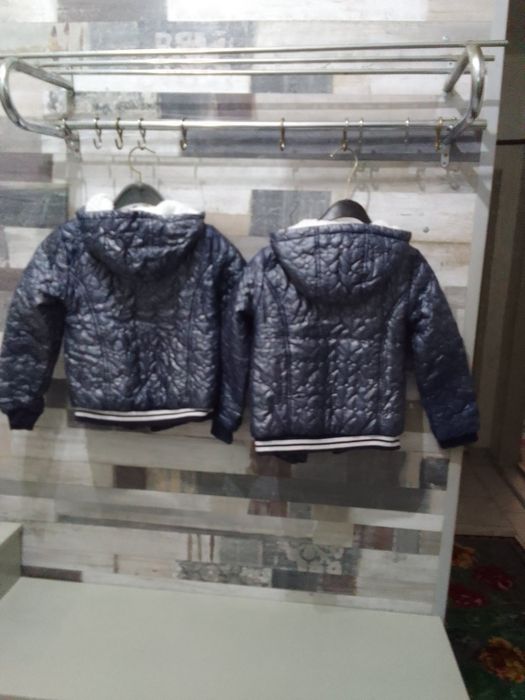 Зимни якета за близнаци.