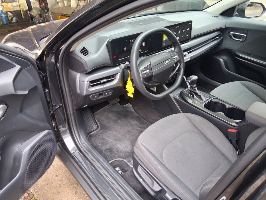 Киа   К4  LX 2.0  18500km