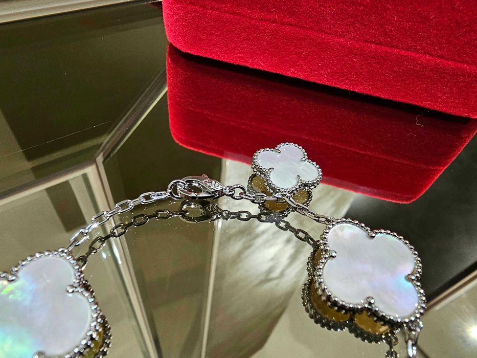 Van Cleef & Arpels VCA White Gold Mother Magic Alhambra Дамска Гривна