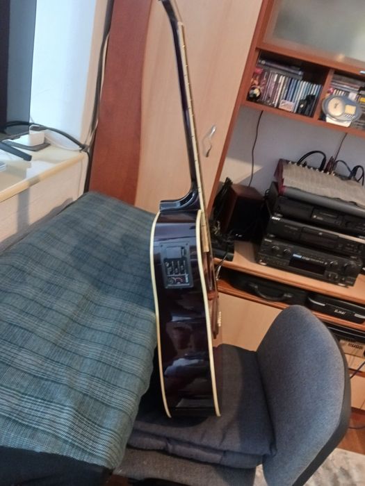 Chitara electro acustica Eko cu pedala efecte Zoom