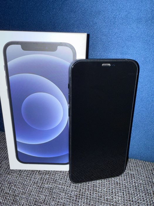 Vând iPhone 12 Black + Încărcător original și huse